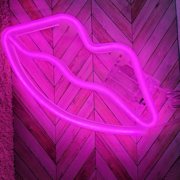 💋Pink Lips Neon Sign - Picture 2 of 12